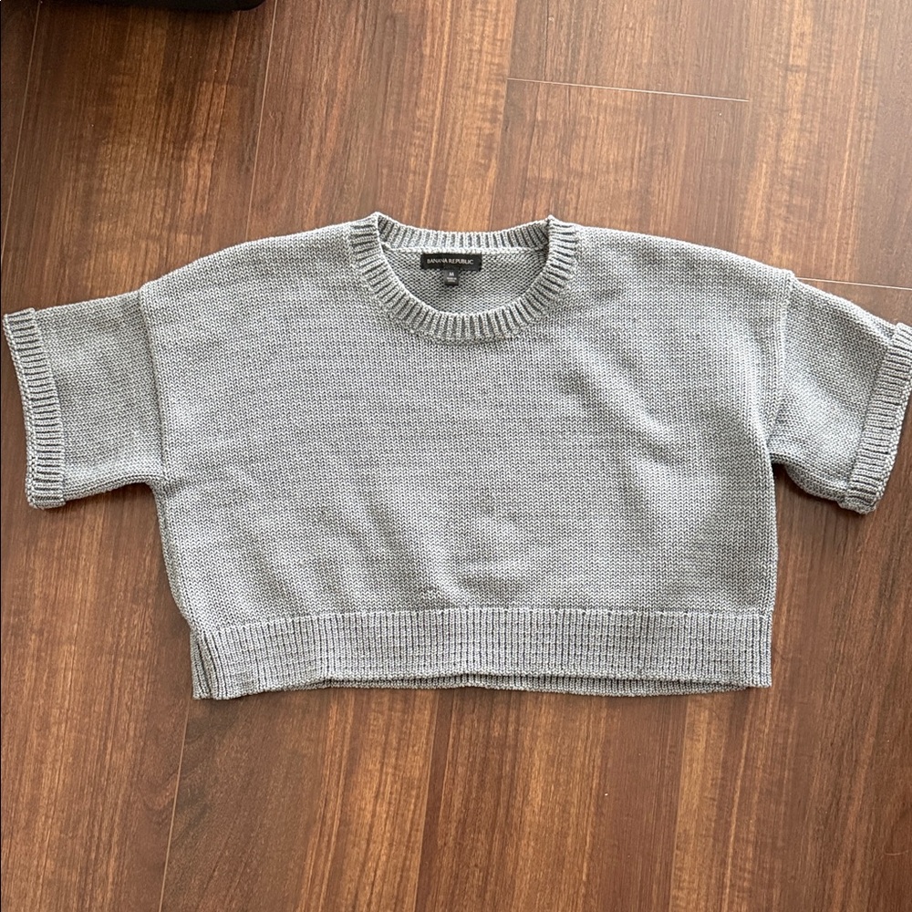 Banana Republic Cropped Knit Crew Neck Sweater in Heather Gray